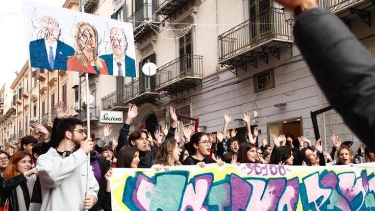 Palermo, corteo di studenti contro il Governo: “No al ddl sicurezza, vogliamo una scuola di qualità”