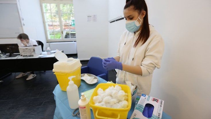Vaccini Covid. L'eterologa protegge di più? Le dosi uniche funzionano? Tutto quello che sappiamo su copertura ed effetti collaterali  