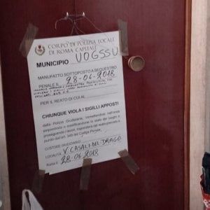Roma, undici fermati, scoperta centrale del falso in zona Prenestino