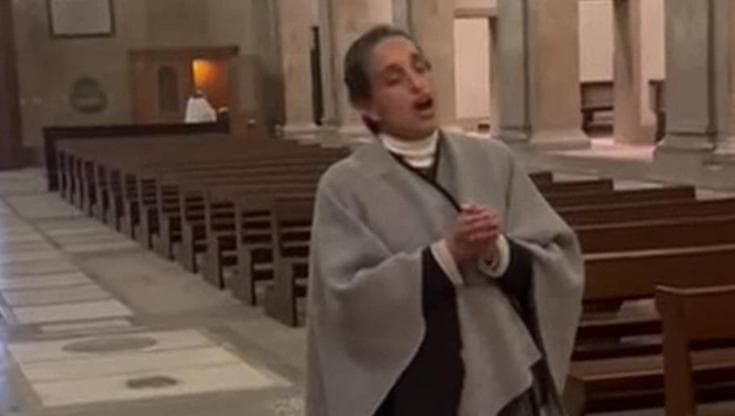 La cantante israeliana Noa bloccata a Firenze per la guerra: “Prego e soffro. Per noi è un incubo”