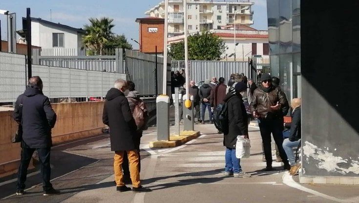 Napoli, il lavoratori occupano gli uffici della direzione Ctp ad Arzano
