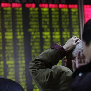 La Cina spaventa ancora: Borse in rosso, ma in recupero