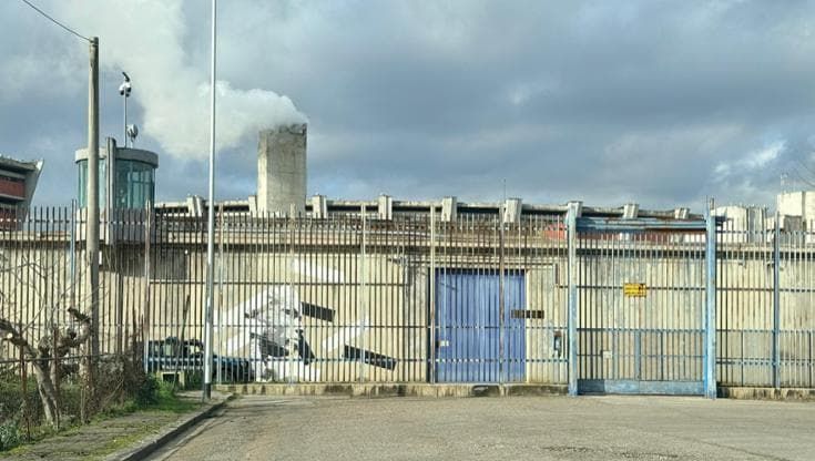 Incendio nel carcere di Sollicciano, 26 detenuti soccorsi dai vigili del fuoco con le maschere
