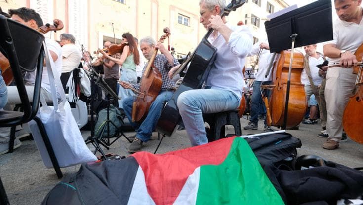 “Musica contro il silenzio”, a De Ferrari va in scena la mobilitazione degli artisti