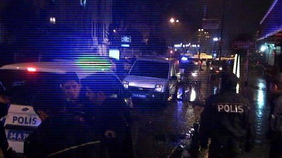 Istanbul, attacco suicida: muore un poliziotto. Kamikaze donna parlava inglese