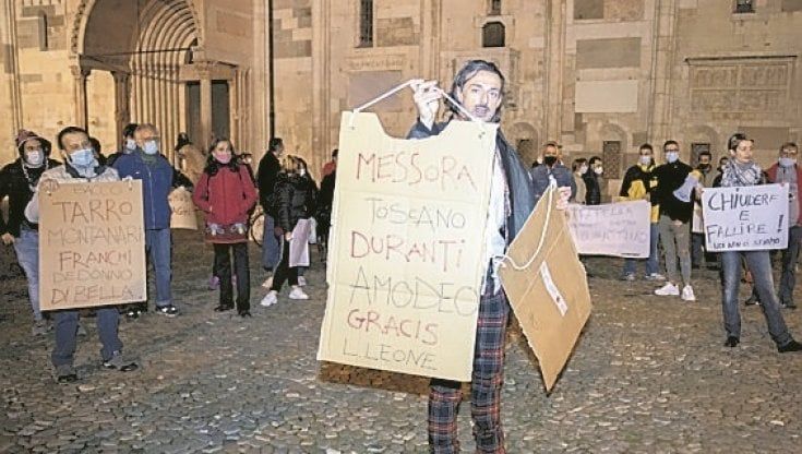 I blitz dei provocatori No Vax che inseguono i follower ma collezionano denunce