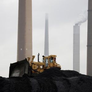 Utilities, in vista del 2025 digitalizzato 1 impianto a fossili su 2