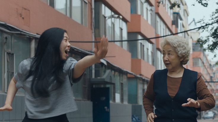 Awkwafina: "Faccio così ridere che forse merito un Oscar"