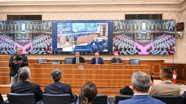 “La legge elettorale anti-Vannacci mossa della disperazione”. Barricate dell’opposizione