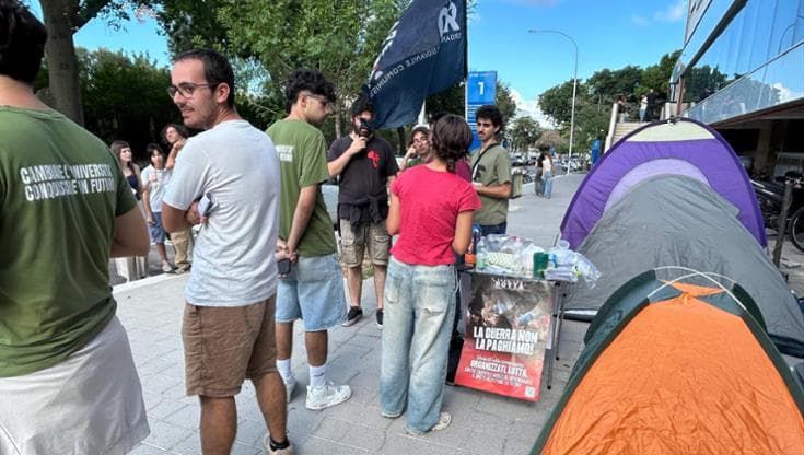 Studenti ancora senza alloggio, scatta la protesta nelle tende. Servono oltre 500 letti in più