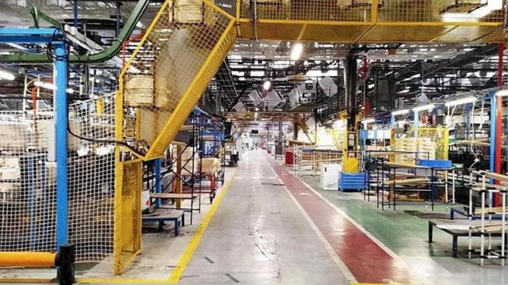 Nuovo taglio del Pil, l’Italia crescerà solo dello 0,8% nel 2025: pesano i dazi e l’aumento del gas