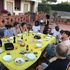 Aggiungi un posto a tavola: chi sono a San Casciano le famiglie che hanno invitato a cena i profughi