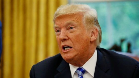 Usa, Trump contro le lampadine a basso consumo: "Mi fanno sembrare arancione"