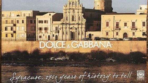 La shopping bag Dolce&Gabbana per i 2750 anni di Siracusa