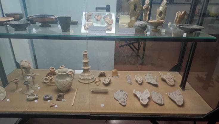 Fil di ferro per assicurare le teche, il Museo Archeologico Ibleo fa i conti con la sicurezza
