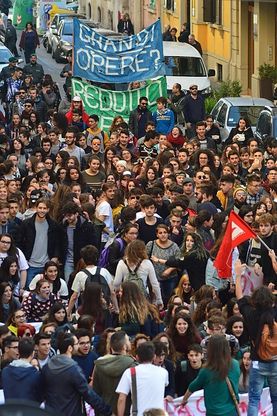 Sciopero sociale anche a Bari,<br />in piazza studenti e precari