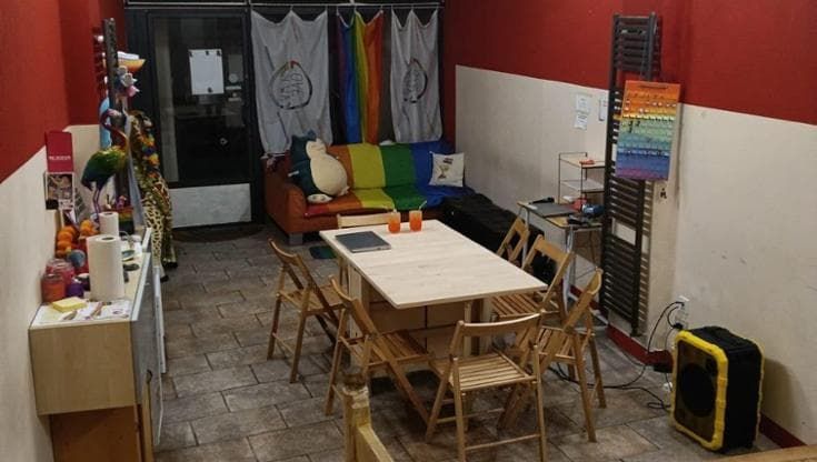 Associazione gay raccoglie fondi su web per non perdere la sede. In cambio riceve insulti omofobi