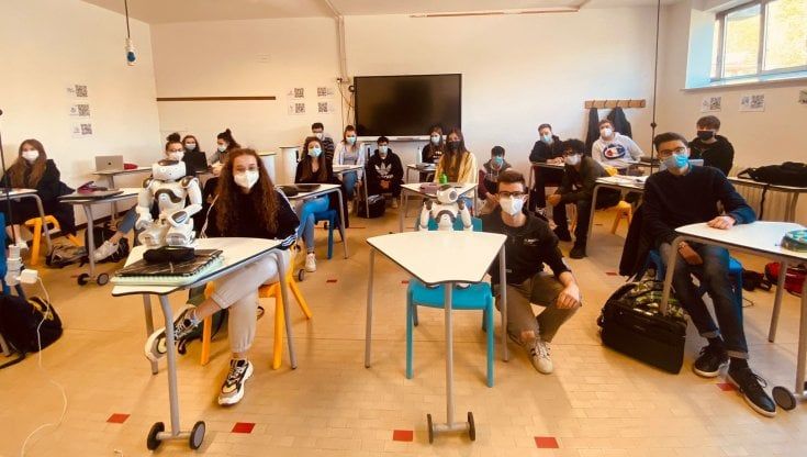 Scuola, il robot-cicerone programmato dagli studenti del liceo di Pavullo 