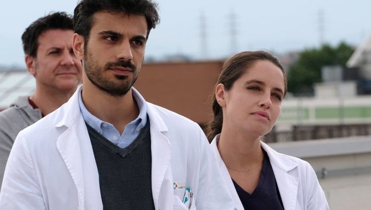 'Doc 2', oltre 7 milioni di spettatori per i nuovi episodi. Con il primo medico morto di Covid