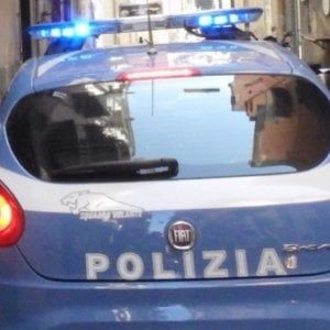 Torino, strappa la catenina a donna anziana e fa cadere lei e il nipotino