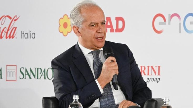 Migranti, aprono i centri in Albania. Piantedosi: “Primi ingressi già la prossima settimana”. Schlein: “800 milioni sprecati”