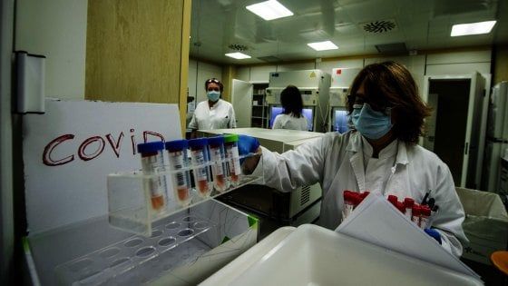 Coronavirus, perché colpisce più gli uomini: lo studio dell'Università di Catania