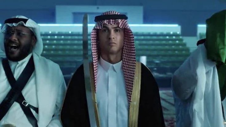 Cristiano Ronaldo sempre più d’Arabia: con la kefiah per celebrare la festa nazionale saudita