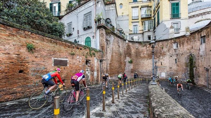 Napoli, domenica torna “La Vulcanica”: si corre con bici e abbigliamento d’epoca