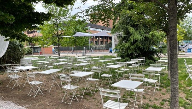I primi caffè nei bar torinesi sono pochissimi: troppo freddo, i clienti non si fermano nei dehors