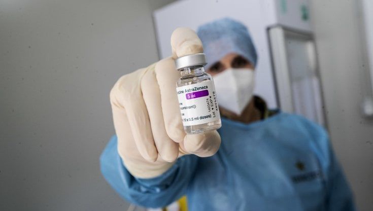 La Liguria spera nella fascia gialla. Vaccinazioni, in 5mila rifanno la prenotazione