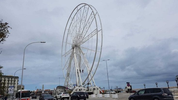 Bari, addio alla ruota panoramica: ma il bis sul lungomare è stato meno redditizio