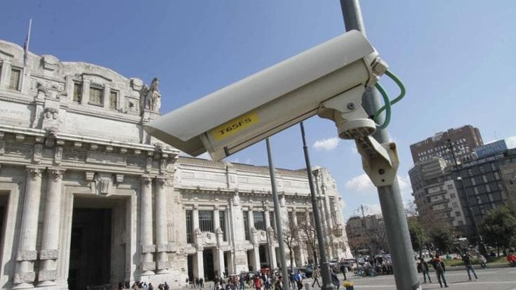 Ci sono 8mila telecamere attive a Milano: aumentano gli occhi elettronici che controllano la città