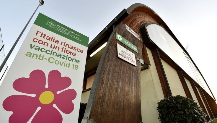 Ausl Parma: da lunedì vaccini anti-Covid a forze dell'ordine e personale universitario