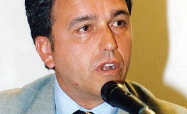 Lega, setacciata casa di ex deputato:<br />"Tangenti da multinazionale francese"