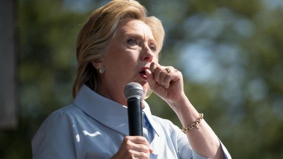 Hillary Clinton riparte dal web. E scarica su Trump 20 domande in 20 tweet. "L'America o il portafogli?"