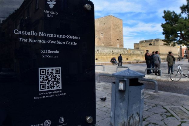 Bari, in tilt i pannelli informativi per i turisti. Il Comune: "Problema temporaneo" 