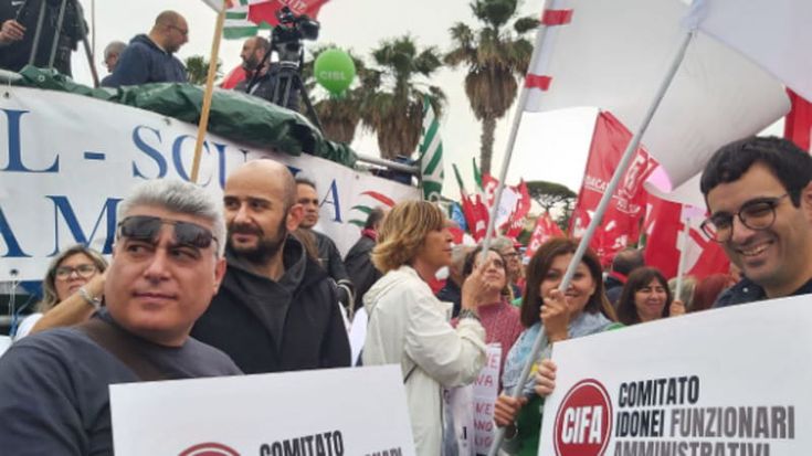 Sanità, scuola, pubblica amministrazione, scendono in piazza i vincitori dei concorsi: “Quindicimila persone attendono di essere assunte”