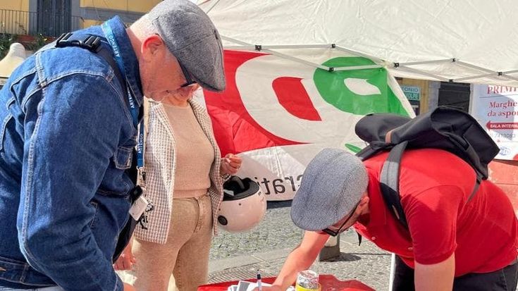 Schmidt: cittadini in fila per chiedere le sue dimissioni, oltre 600 firme