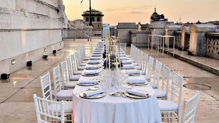 Vittoriano, banchetti e cene private sulla terrazza del Milite ignoto: “Sacrilegio, non è Gardaland”