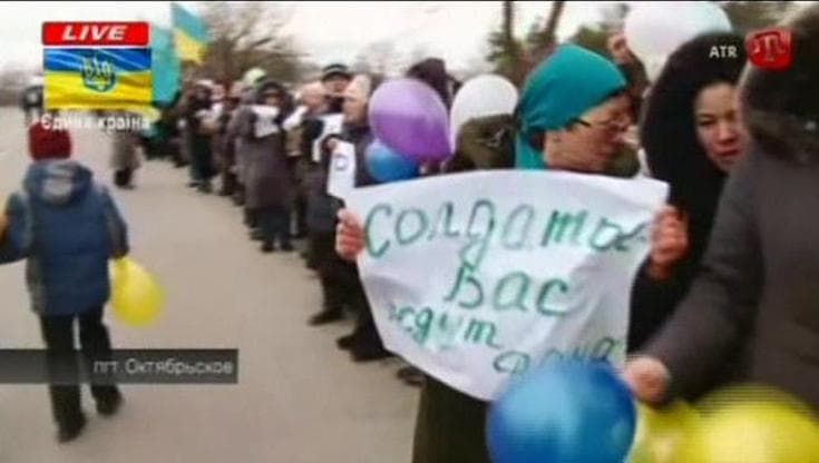 Crimea, le donne scendono in piazza: "No alla guerra"