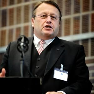 Privacy, Parlamento Ue: "Spie usano smartphone come cimici"