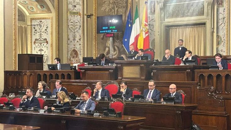 Schifani va avanti nel Palazzo travolto dalle inchieste