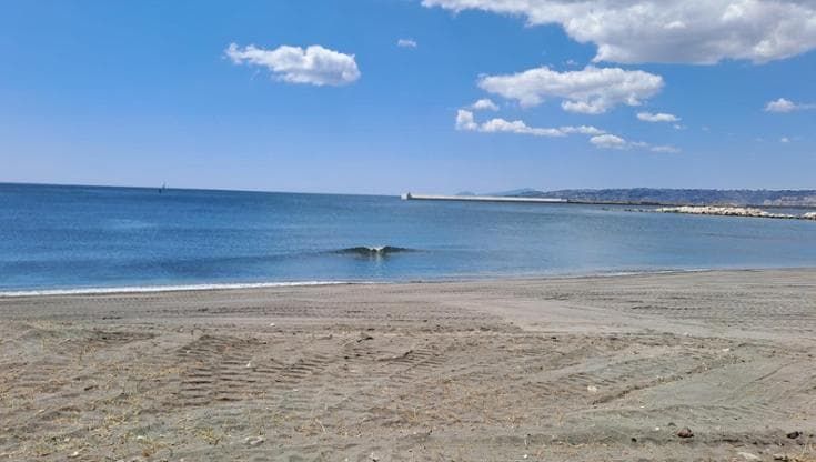 San Giovanni a Teduccio, la spiaggia libera più grande di Napoli: “E ora restituiamo anche il mare”
