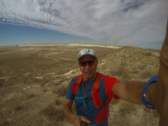 La sfida di Pugolotti nel deserto Rosso del Kizilkum - Foto