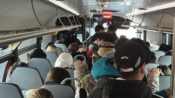 Povertà dei trasporti, se i diritti diventano privilegi: l’incubo di spostarsi per lavoro o studio