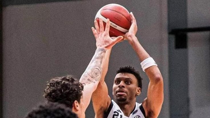 La Virtus non perde la testa: con Alston e Morgan liquida Cremona