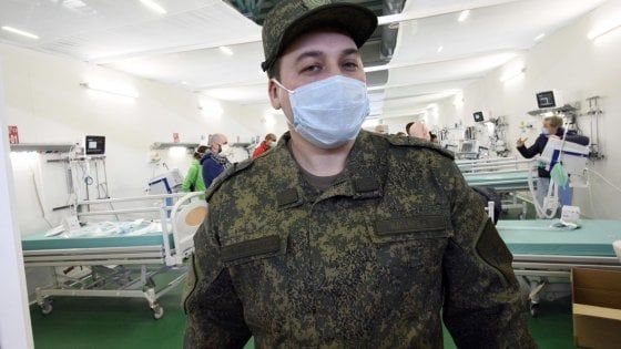 Coronavirus, primi pazienti all'ospedale realizzato dagli alpini a Bergamo. Il direttore: "Ora  serve altro personale"