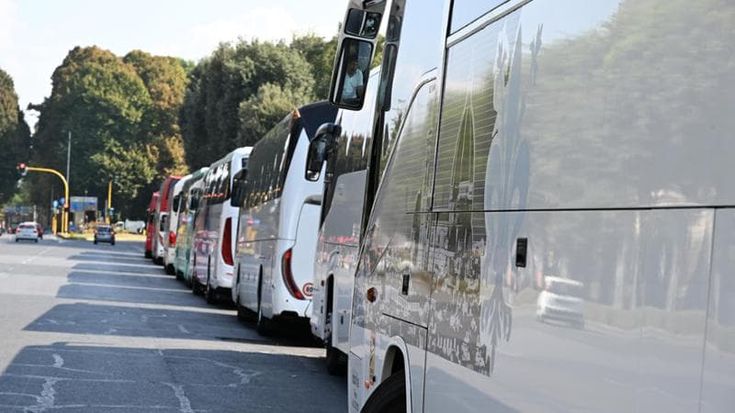 Bus turistici a Firenze, la truffa delle scatole nere: “Tanti la spengono e beffano i controlli”