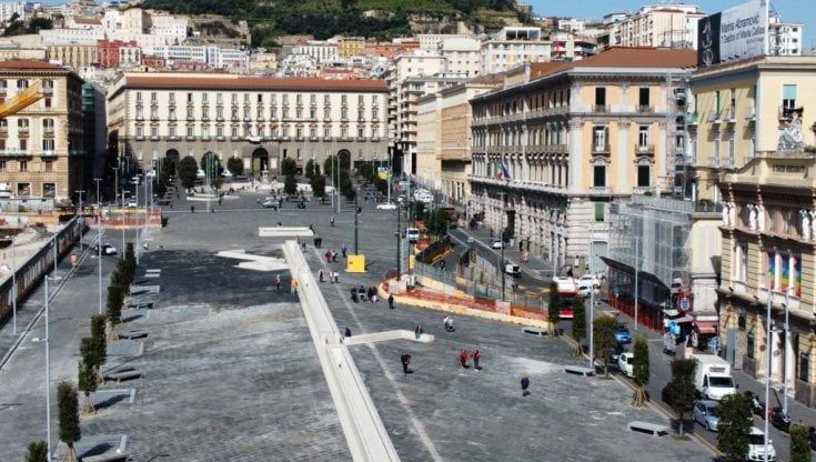 Napoli, ecco la nuova piazza Municipio