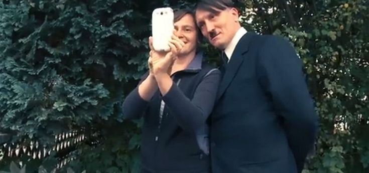 "Lui è tornato": Hitler è fra noi e sbanca in sala: "La mia generazione scorda il passato"